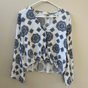 Altar's State Women's White and Navy Blue Patterned Top Blouse Sz M